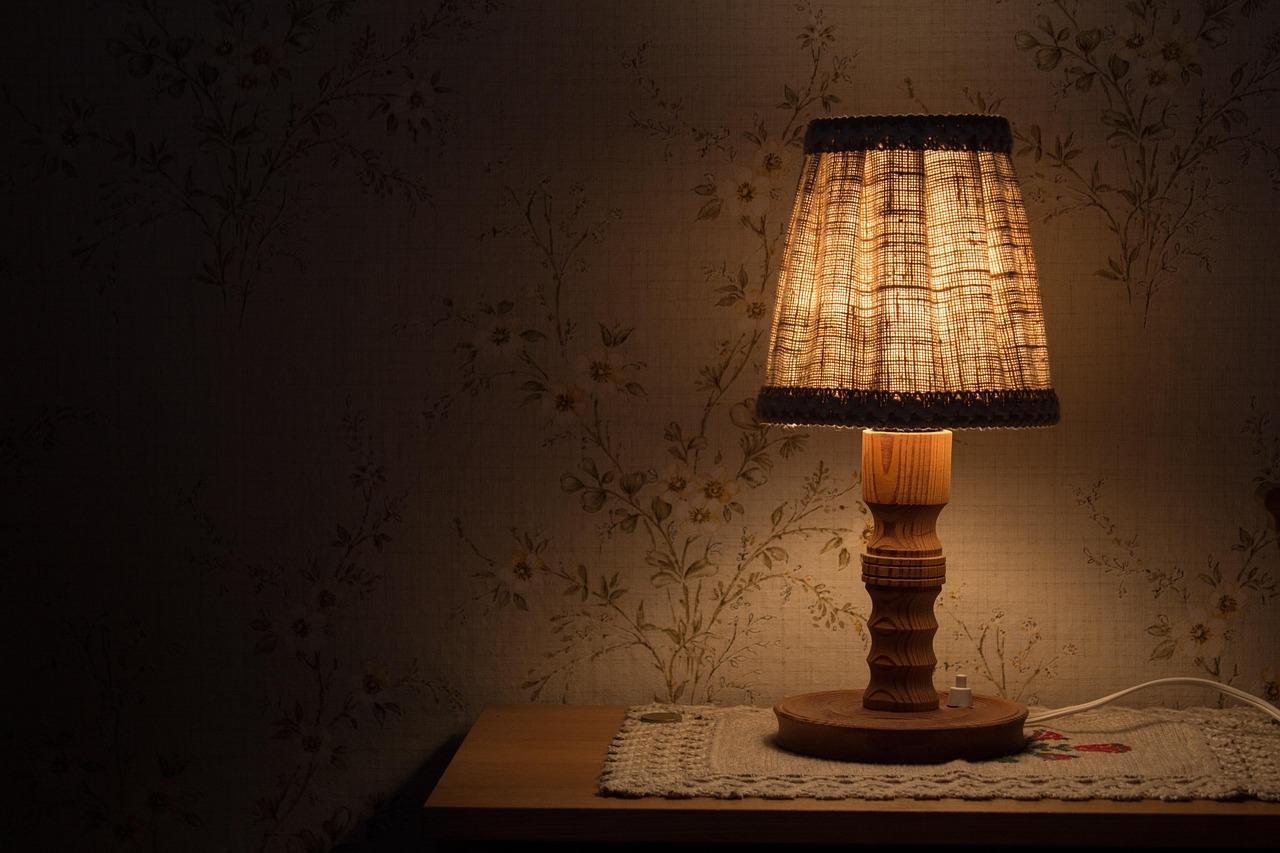 Tips Memilih Lampu Tidur dan Pencahayaan Kamar agar Tidur Lebih Nyenyak